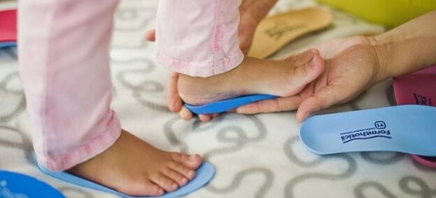 Interior soles with distortion valgus of the foot in children