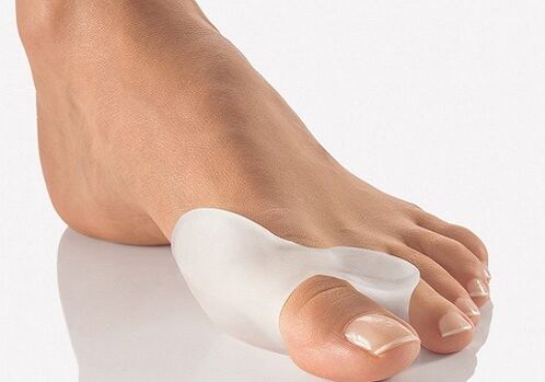 Silicone locking for the thumb of the leg